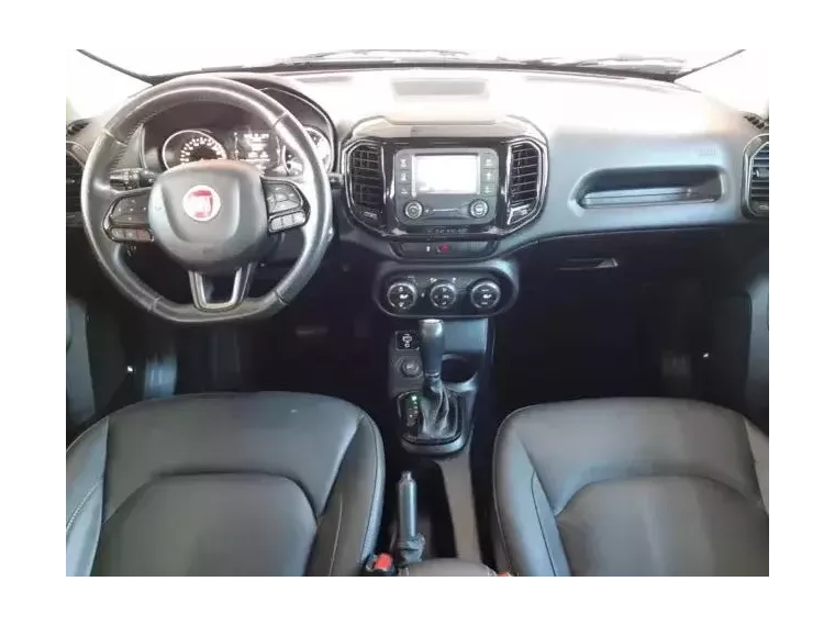 Fiat Toro Preto 10