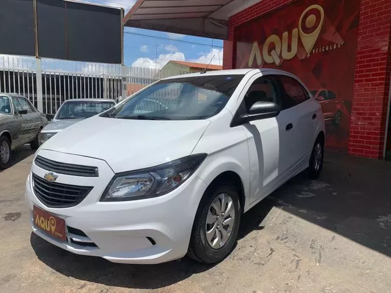 Chevrolet Onix Branco 1