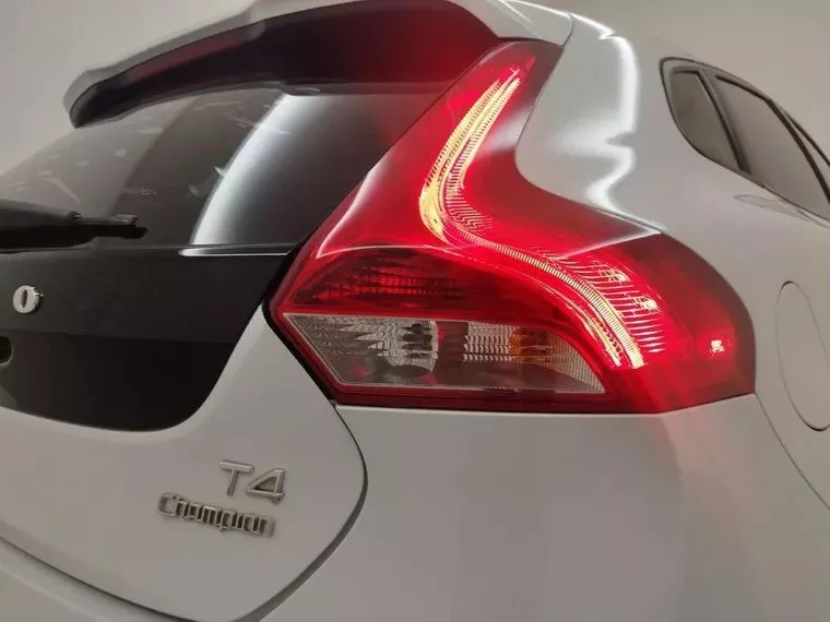 Volvo V40 Branco 12