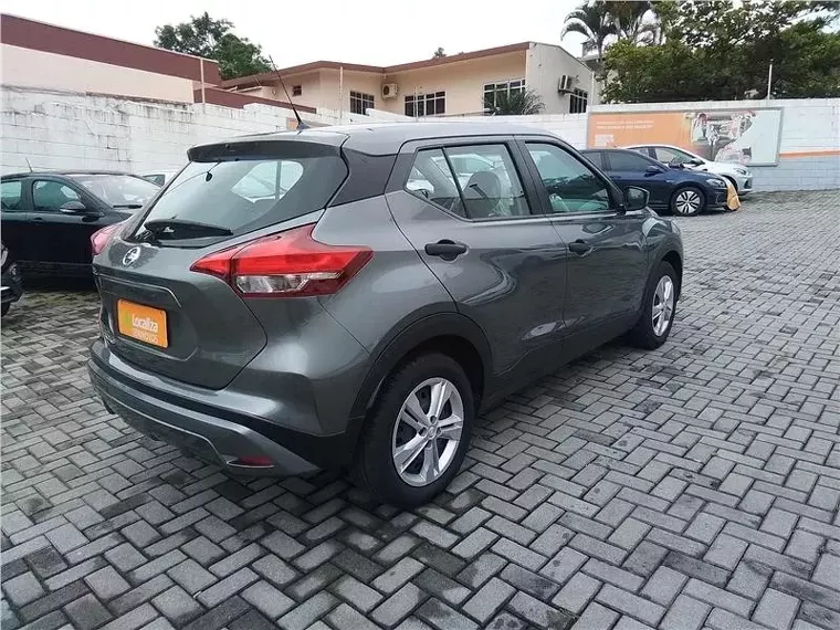 Nissan Kicks Cinza 3