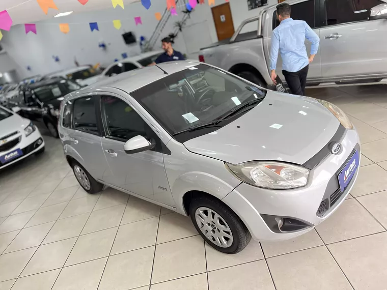 Ford Fiesta Prata 4