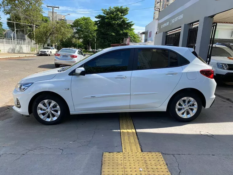 Chevrolet Onix Branco 6