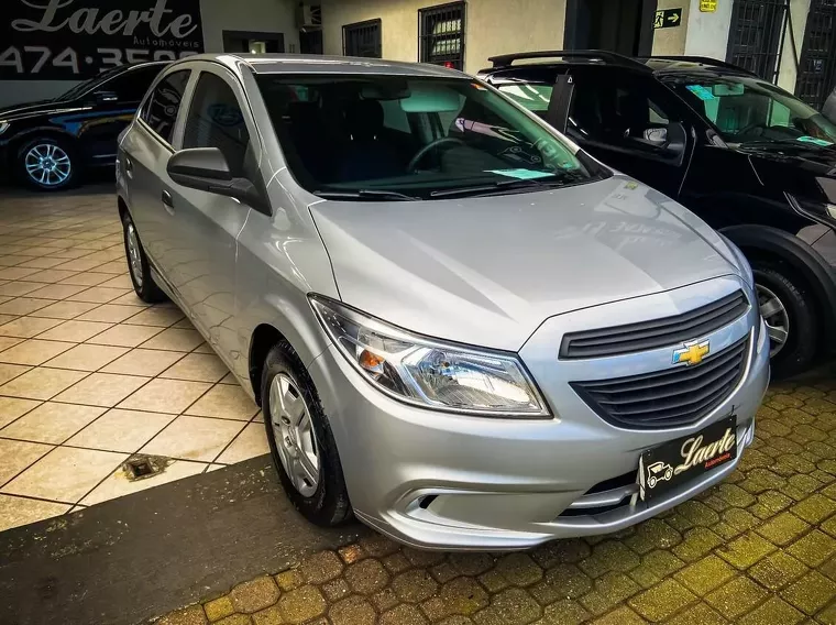 Chevrolet Onix Prata 2