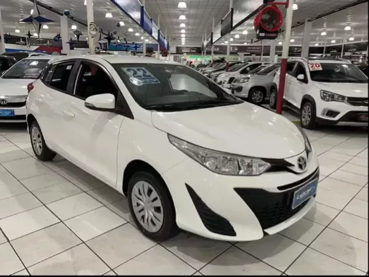 Toyota Yaris Branco 9