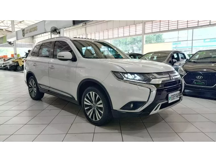 Mitsubishi Outlander Branco 12