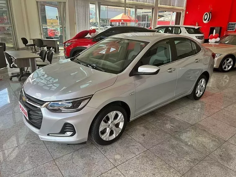 Chevrolet Onix Prata 9