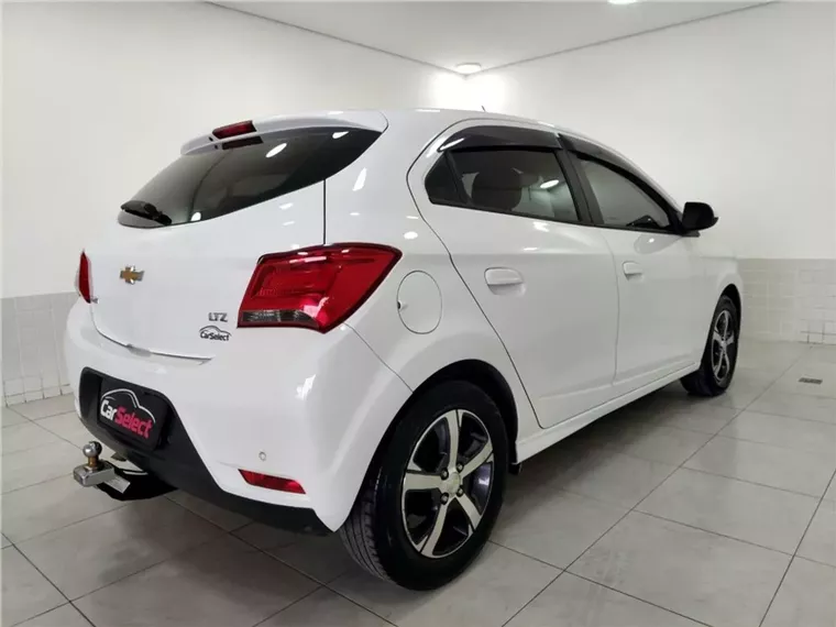 Chevrolet Onix Branco 8