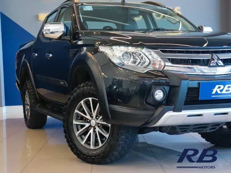 Mitsubishi L200 Triton Preto 4