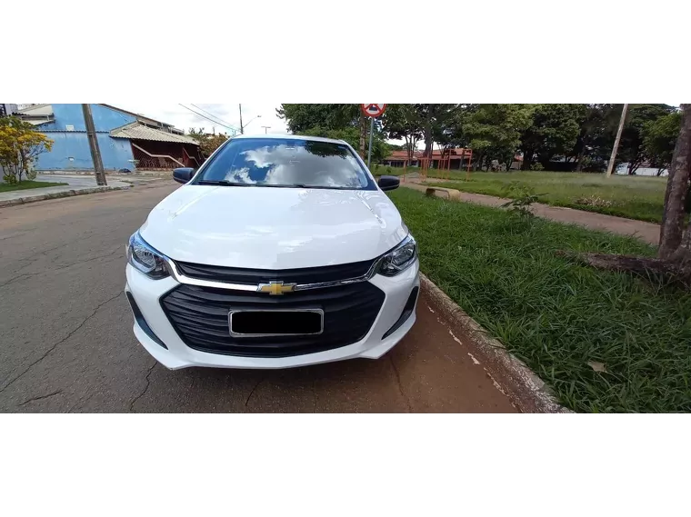 Chevrolet Onix Branco 11