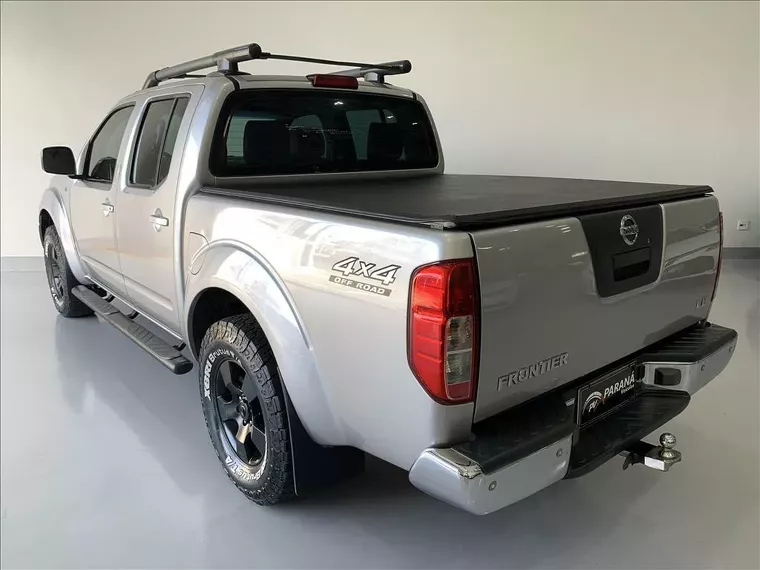 Nissan Frontier Prata 5