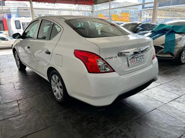 Nissan Versa Branco 3