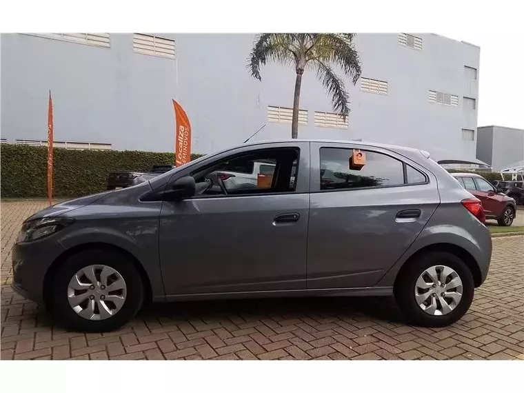 Chevrolet Onix Cinza 12