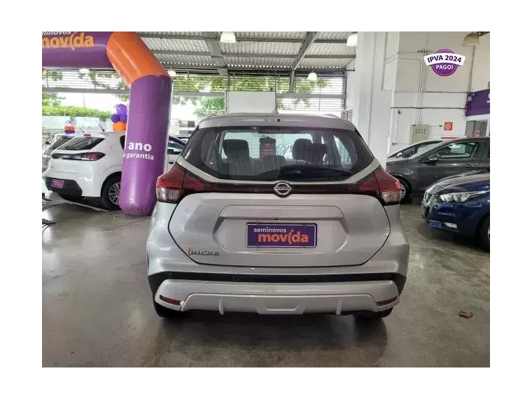 Nissan Kicks Prata 8