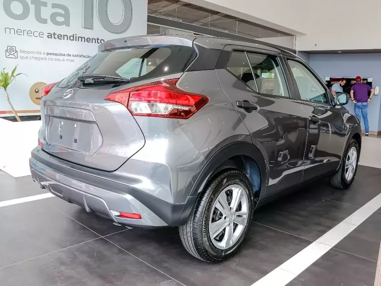 Nissan Kicks Cinza 15