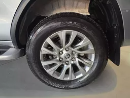 Toyota Hilux SW4