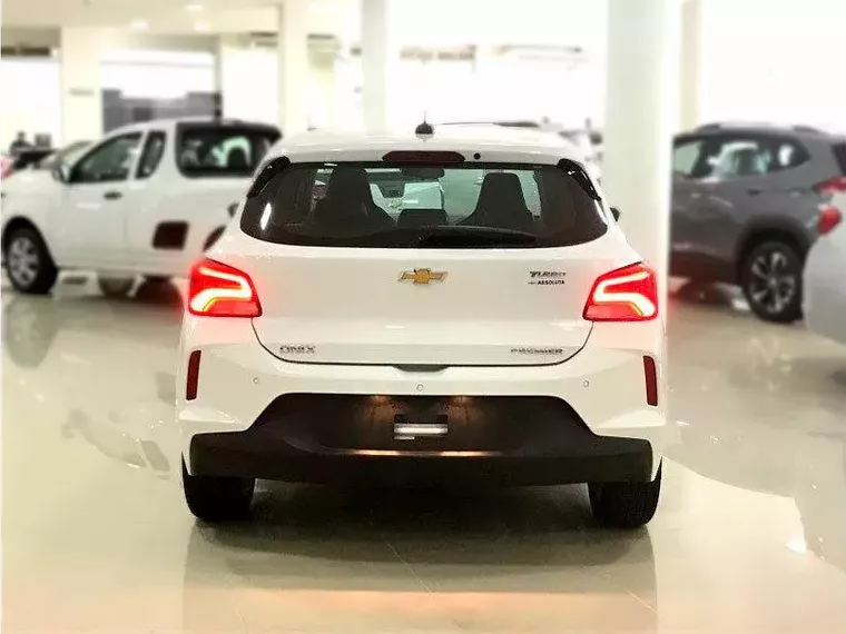 Chevrolet Onix Branco 5