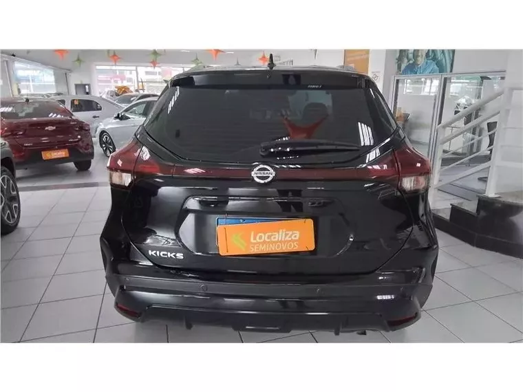 Nissan Kicks Preto 8