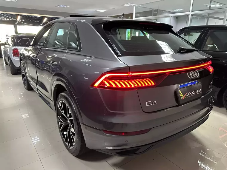 Audi Q8 Cinza 4