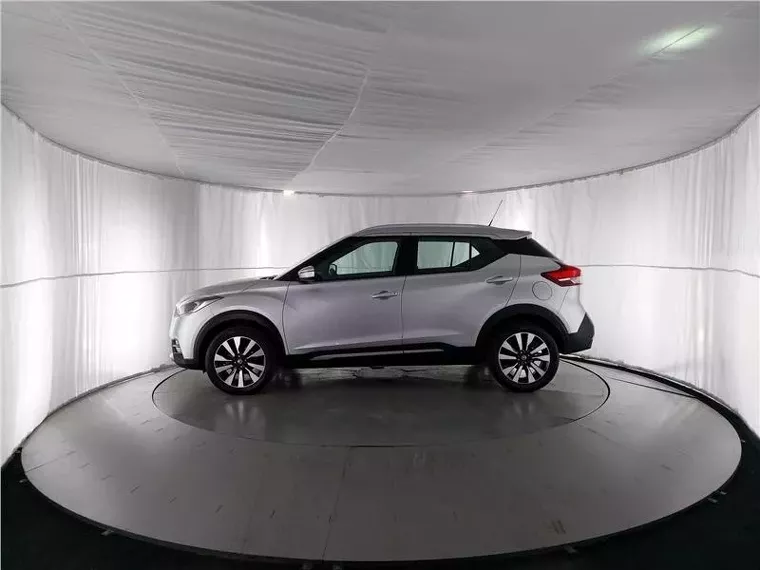 Nissan Kicks Prata 2