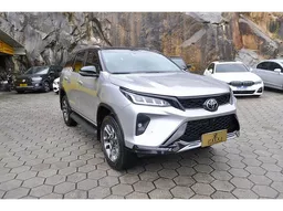 Toyota Hilux SW4