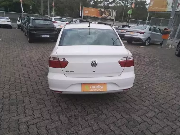 Volkswagen Voyage Branco 5