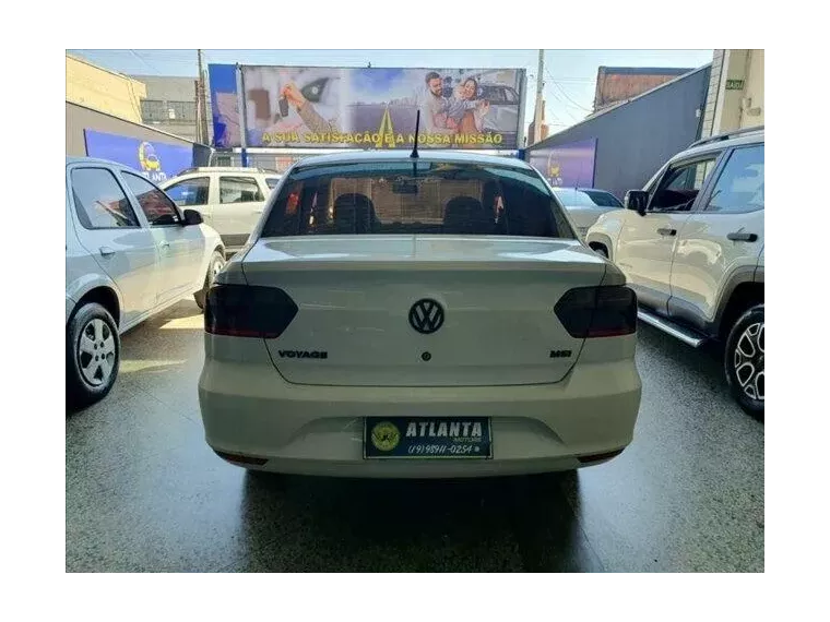 Volkswagen Voyage Branco 10