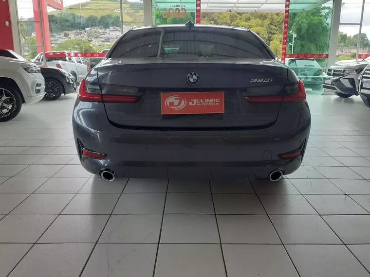 BMW 320i Cinza 2