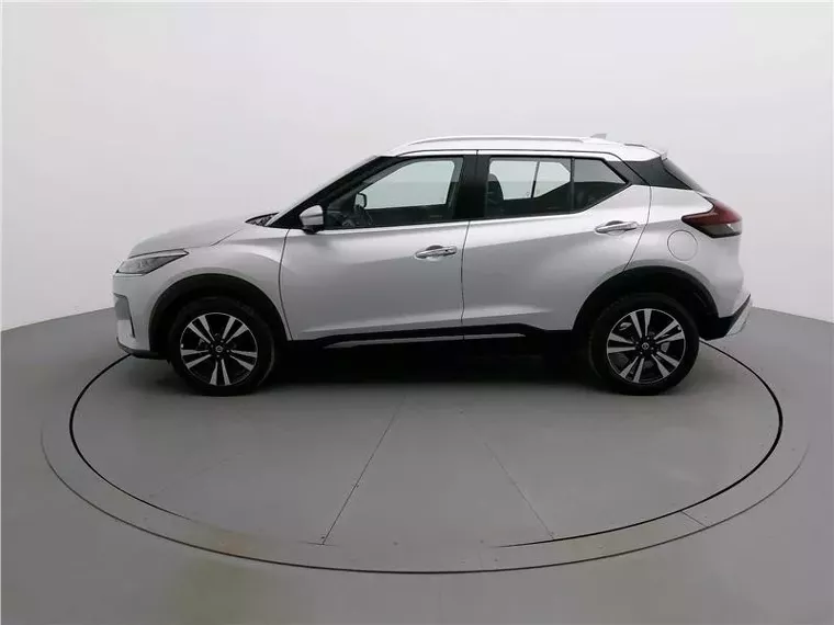 Nissan Kicks Prata 13