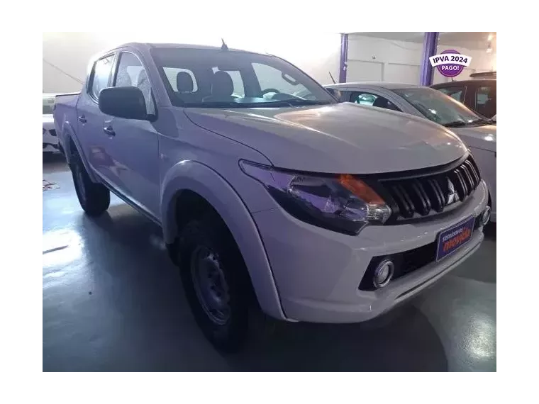 Mitsubishi L200 Branco 1