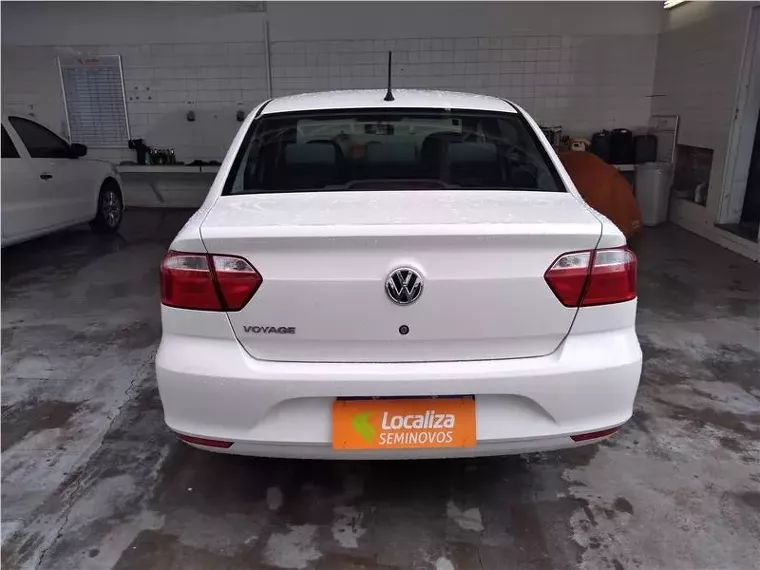 Volkswagen Voyage Branco 3