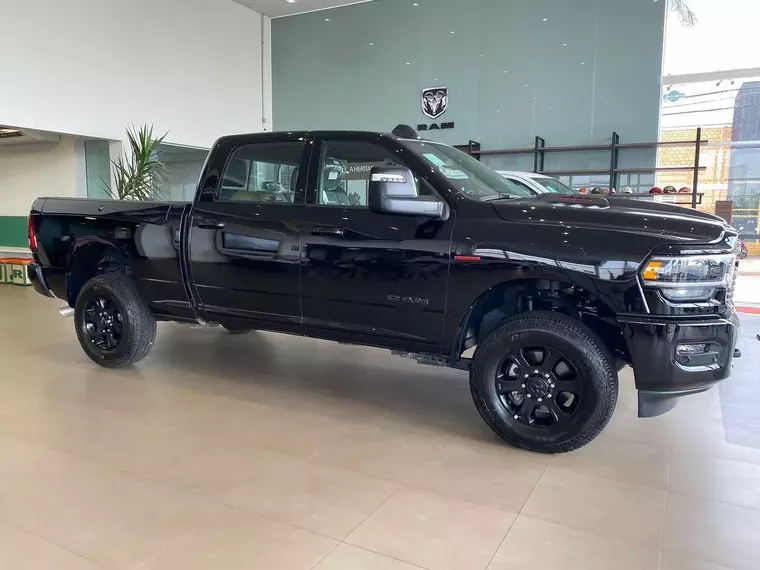 RAM 2500 Preto 9