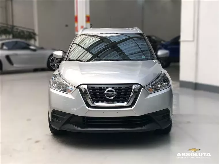 Nissan Kicks Prata 11