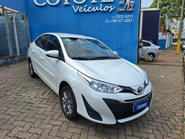 Toyota Yaris Branco 6