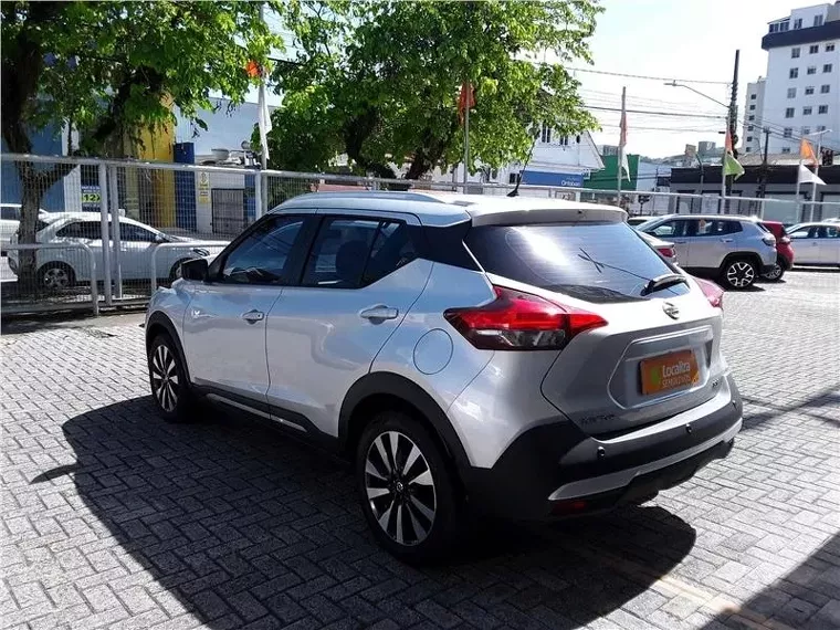 Nissan Kicks Prata 6