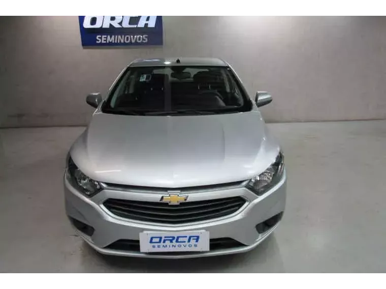 Chevrolet Onix Prata 1