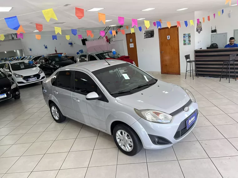 Ford Fiesta Prata 3