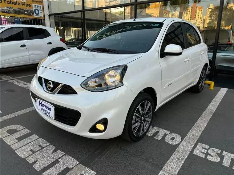 Nissan March Branco 1