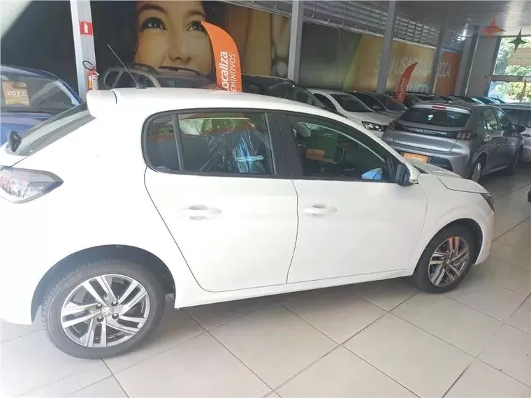 Peugeot 208 Branco 14