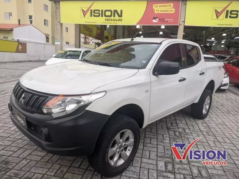 Mitsubishi L200 Triton Branco 13