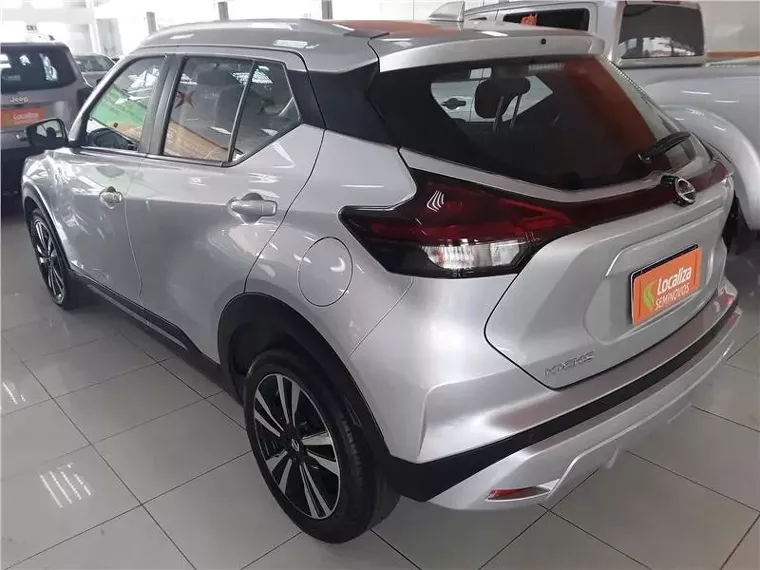 Nissan Kicks Prata 18