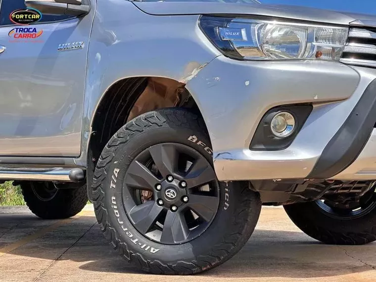 Toyota Hilux Prata 2