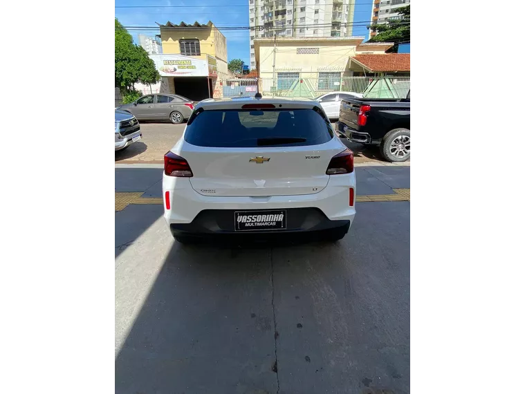 Chevrolet Onix Branco 10