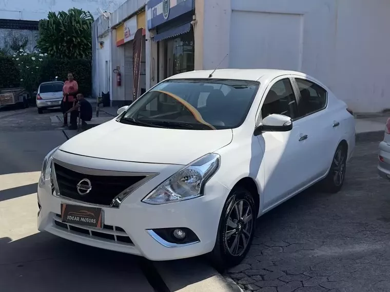 Nissan Versa Branco 1