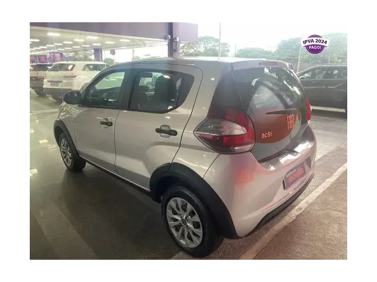 Fiat Mobi Prata 4