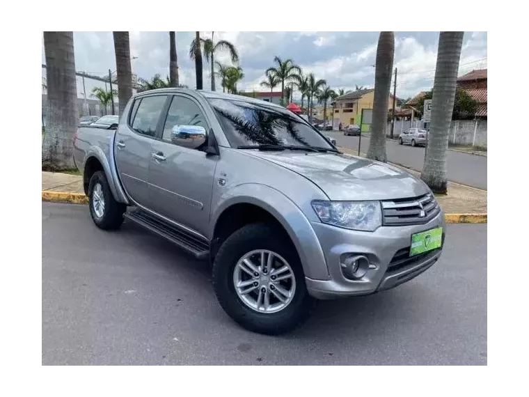 Mitsubishi L200 Triton Cinza 1