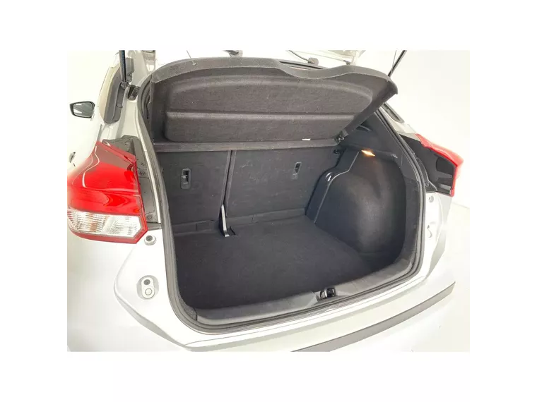 Nissan Kicks Prata 2