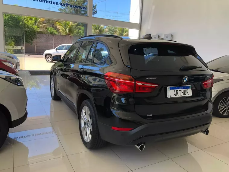 BMW X1 Preto 10