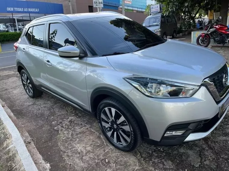 Nissan Kicks Prata 2