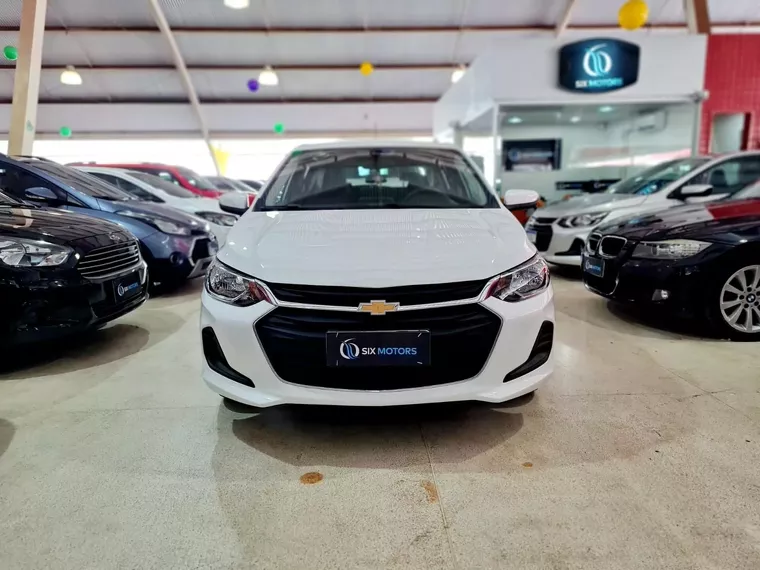 Chevrolet Onix Branco 22