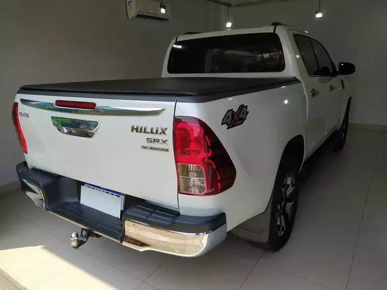 Toyota Hilux Branco 39